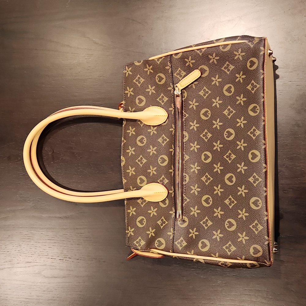 Hearts, Clovers & Spades womans purse - Picture 3 of 17